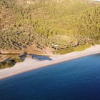 Seytan Yalisi Beach, located in the Bodrum Peninsula in Turkey, is a paradisiacal spot characterized by crystal-clear waters and fine golden sand