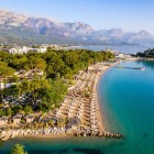 Moonlight Beach, one of the most popular beaches in Kemer, offers turquoise waters, golden sand, and a peaceful bay surrounded by nature. Perfect for relaxing, swimming, and water sports.