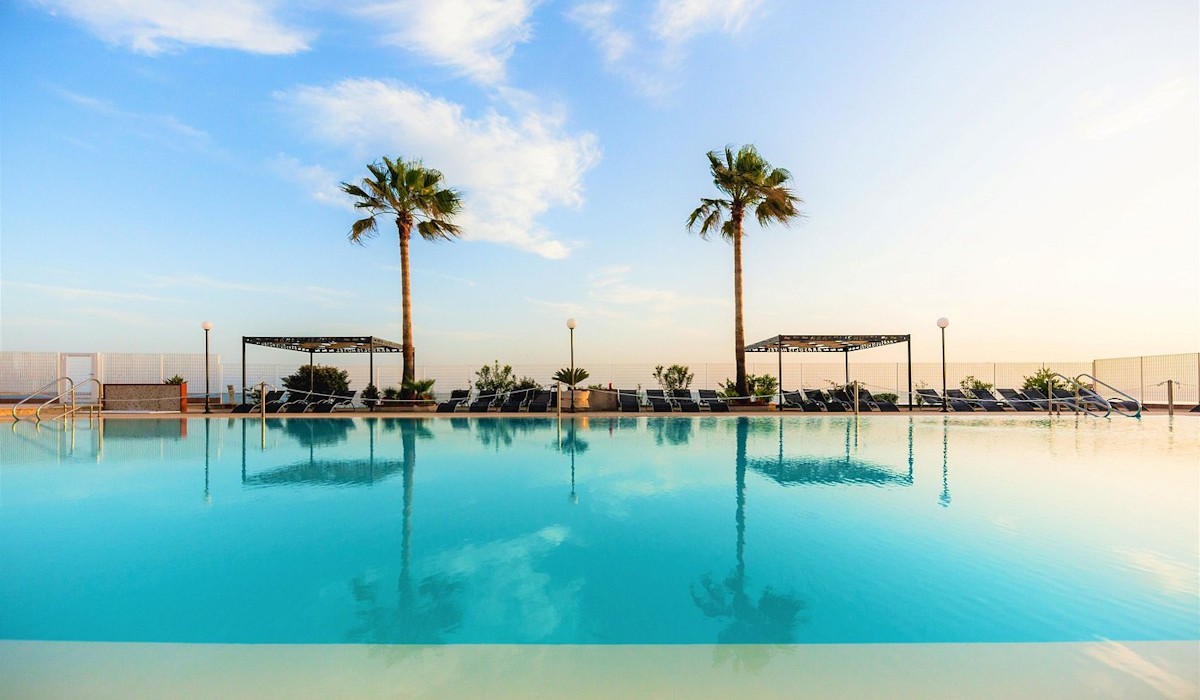 Apulia Hotel Taranto Ara Solis - Outdoor swimming pool with sea view