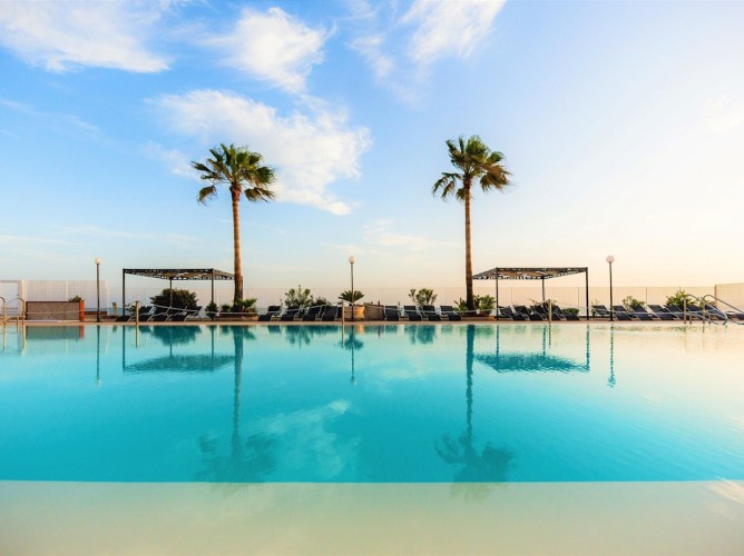 Apulia Hotel Taranto Ara Solis - Outdoor swimming pool with sea view