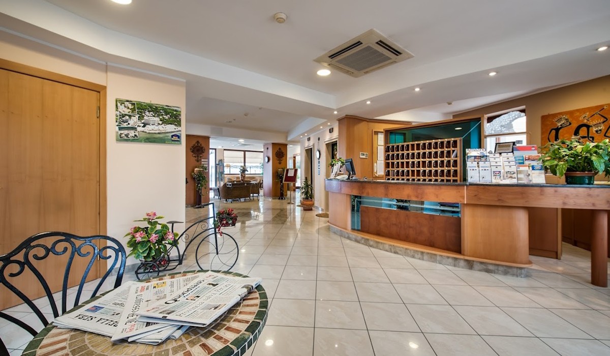 Apulia Hotel Taranto Ara Solis - 24/7 Reception