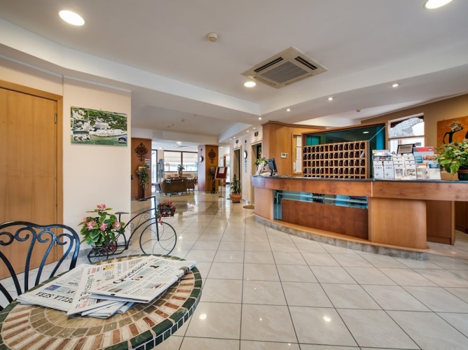 Apulia Hotel Taranto Ara Solis - 24/7 Reception
