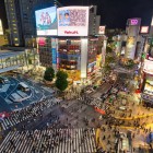 Shibuya is a lively district of Tokyo, famous for the world’s busiest pedestrian crossing, the Hachikō statue, shopping, trendy spots, and its young and modern vibe.