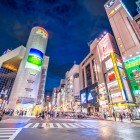 Shopping in Shibuya at night is a unique experience: neon lights, late-night stores, and an urban energy that never sleeps in the vibrant heart of Tokyo.