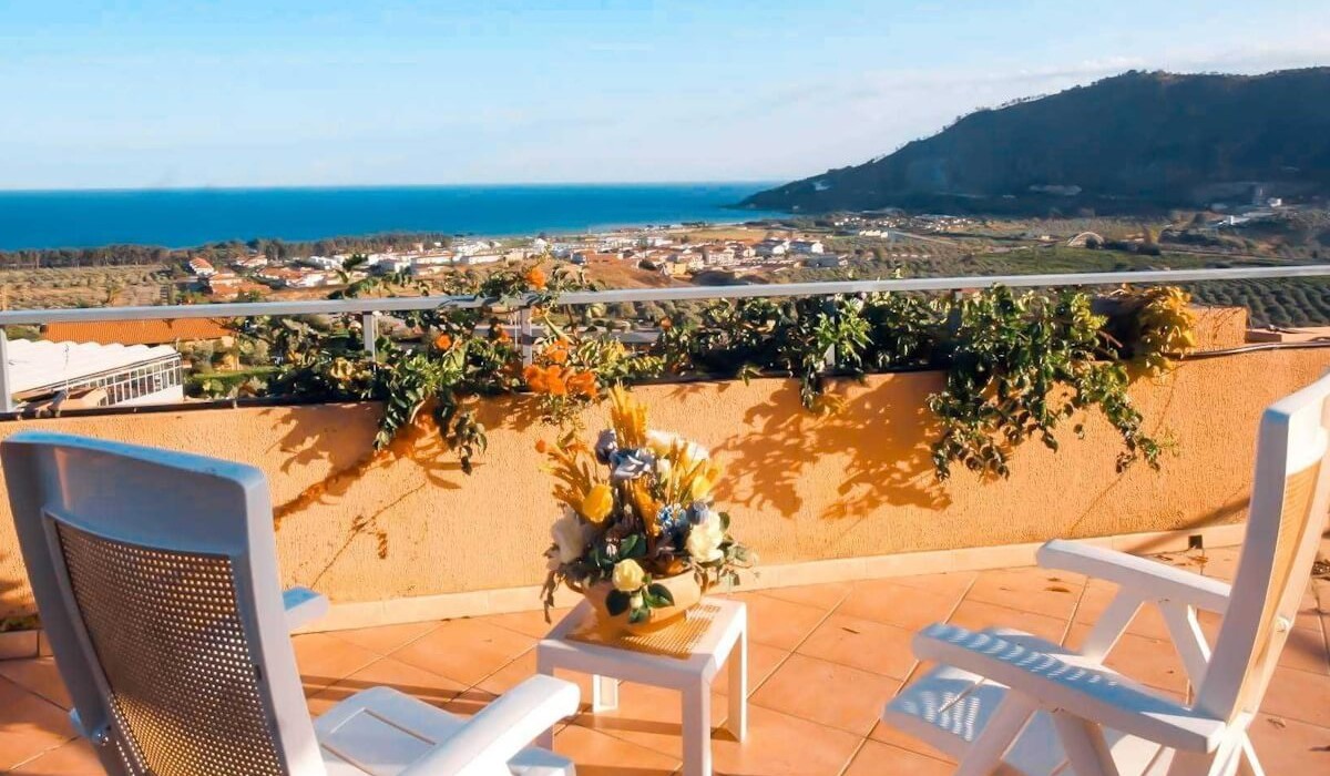 Porto Rhoca Village - Small terrace of the rooms