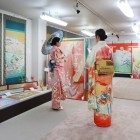 The Yuzen Silk Center in Nagamachi showcases the Kaga-Yuzen dyeing techniques. Visitors can tour the atelier, admire the collections, and purchase silk garments.