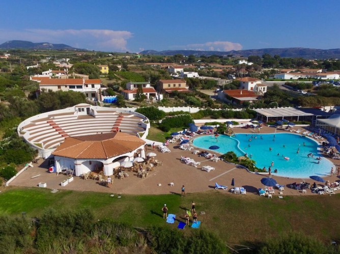 Futura Style Acqua di Mare Resort - Amphitheater and resort pool viewed from above