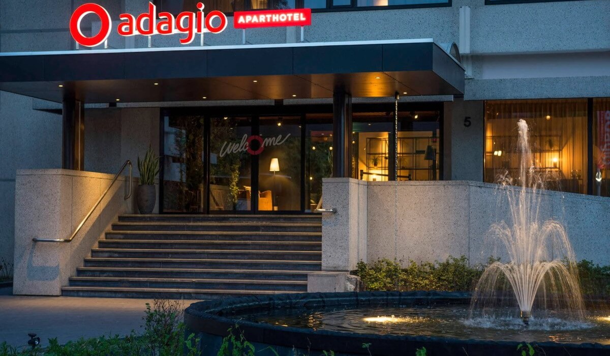 Adagio Amsterdam City South - Modern and functional building with a metropolitan style, featuring bright spaces and refined interiors, carefully designed to ensure comfort and a welcoming atmosphere.