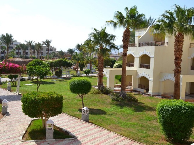 Royal Regency Club - Ultra All Inclusive - The elegant, well-furnished rooms of Royal Regency Club are surrounded by lush gardens and well-maintained walkways.