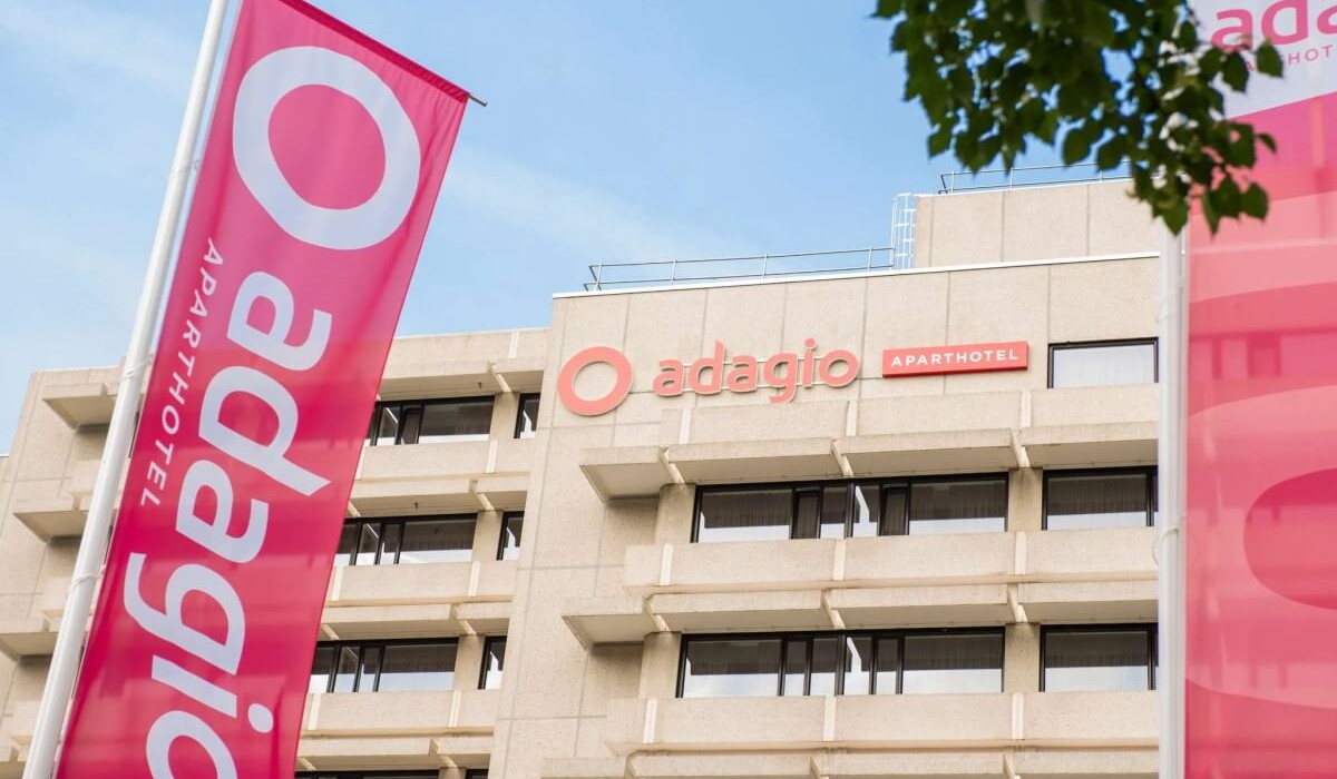 Adagio Amsterdam City South - Modern and functional building with a metropolitan style, featuring bright spaces and refined interiors, carefully designed to ensure comfort and a welcoming atmosphere.