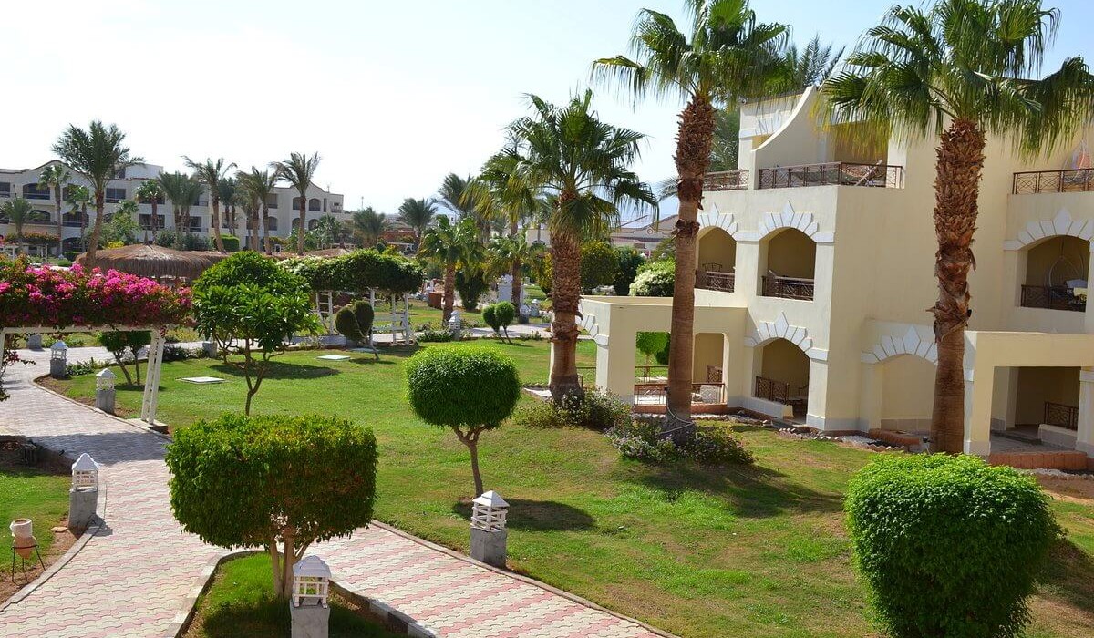 Royal Regency Club - Ultra All Inclusive - The elegant, well-furnished rooms of Royal Regency Club are surrounded by lush gardens and well-maintained walkways.