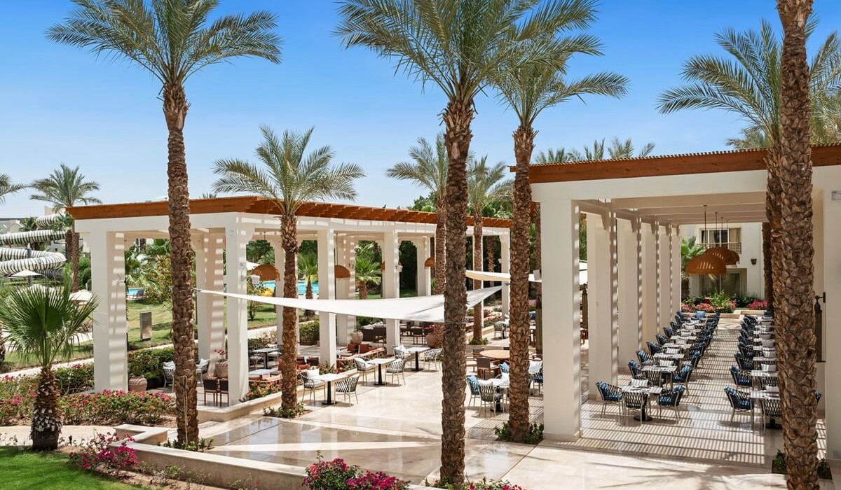 Swissôtel Sharm El Sheikh All Inclusive Collection - Explore an eclectic variety of international dishes at Food Court Aqua. From fresh salads and savory snacks to delicious desserts, the lively atmosphere is perfect for a quick yet satisfying meal.