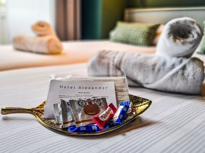 Hotel Alexander - The rooms at Hotel Alexander Amsterdam are equipped with hypoallergenic bedding, designed to ensure a safe and comfortable sleep even for the most sensitive guests.