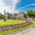 The Luxembourg Gardens, in the heart of Paris, enchant with tree-lined paths, elegant statues and colorful flowerbeds, offering a timeless oasis of beauty and relaxation.