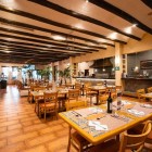 The Rio Amazonas Quito restaurant blends international cuisine with Ecuadorian tradition, serving fresh dishes in a refined and welcoming atmosphere.