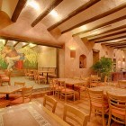 The restaurant at Hotel Rio Amazonas Quito offers international cuisine and Ecuadorian specialties with fresh ingredients, in an elegant and welcoming setting.