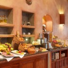 Breakfast at Hotel Rio Amazonas Quito with international buffet, tropical fruit, fresh bread, local pastries, hot dishes and the unmistakable Ecuadorian coffee.