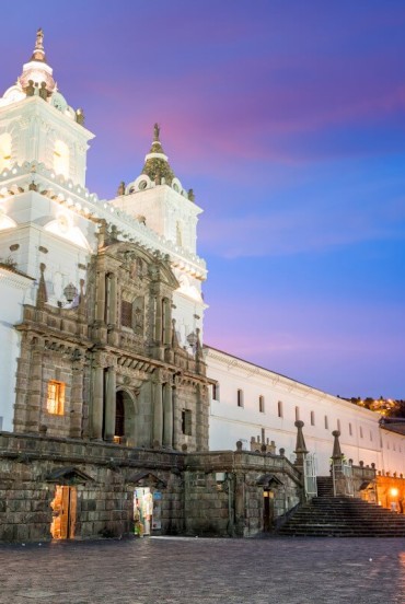Plaza de San Francisco, in Quito’s historic center, is a charming colonial square surrounded by churches and historic buildings, with the imposing San Francisco convent.