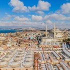 Aerial view of Istanbul’s Grand Bazaar, one of the oldest covered markets in the world, famous for its thousands of shops, colors, and vibrant atmosphere.