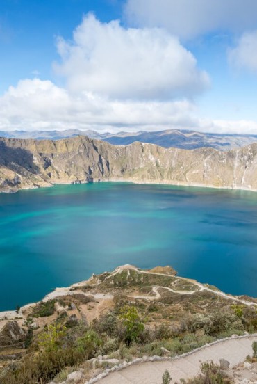 The crater of Quilotoa Volcano holds a 2 km emerald-green lake, surrounded by steep Andean walls that offer breathtaking and unforgettable views.