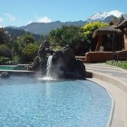 Papallacta, at 3,250 m in the Andes near the Eastern Cordillera, is a stop between Quito and the Amazon, famous for its hot springs and views of mountains and glaciers.
