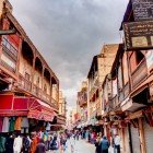 Mellah in Fès: traditional shops selling spices, fabrics, and handicrafts showcase the daily life of the historic Jewish quarter.