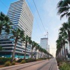 Anfa Boulevard, Casablanca’s modern commercial hub, combines contemporary design and green spaces, ideal for shopping, work, and relaxation.
