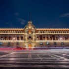 The National Palace of Mexico City, illuminated at night, offers a striking spectacle: its historic façade shines over the Zócalo, symbol of power and identity.