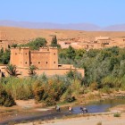 The Valley of Roses, crossed by the Dades River, hosts ancient kasbahs, rose fields, and spectacular landscapes among mountains and traditional villages.