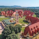Ifrane, the “Little Switzerland” of Morocco, impresses with its tree-lined avenues, crystal-clear lakes, Alpine architecture, and charming parks.