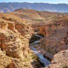 Between mountains and deserts, the Midelt canyon offers pristine natural landscapes and unique geological formations.