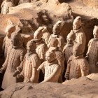 The Terracotta Army, a symbol of imperial power in Xi’an, amazes with thousands of statues of warriors and horses, each unique in its details.