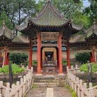 The Phoenix Pavilion in Xi’an, an elegant example of Chinese architecture, celebrates symbols of rebirth and harmony between art and tradition.