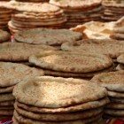 Savor the typical bread of Xi’an’s Muslim Quarter, fragrant and golden, an authentic delight among local street food specialties.