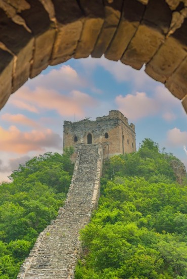 From the watchtower, the gaze rests on another tower, a silent witness to the history and grandeur of the Great Wall.