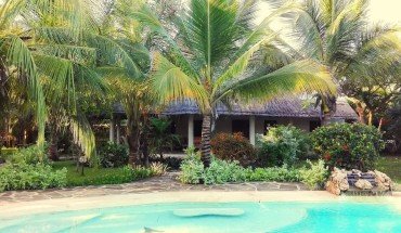 Deluxe Villa With Garden / Pool With Service Staff 150mt From the sea