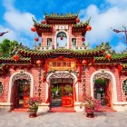 In Hoi An, the Chinese temple enchants with curved roofs, colorful lanterns, and decorated halls, bearing witness to the historical presence of the Chinese community.