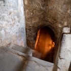 The Cu Chi tunnel network in Ho Chi Minh recounts the history of Vietnamese resistance, with secret passages and surprising underground structures.