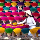 In Vietnam, colorful incense takes center stage in local markets, with typical scents, vibrant decorations, and traditional artisanal production.