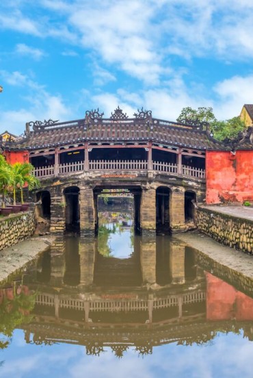 Japanese Bridge, Chinese Temple, Phung Hung House, Local Market