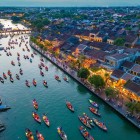 Seen from above, the city of Hoi An looks like a living painting: lanterns, ancient streets, and historic architecture immersed in a timeless atmosphere.