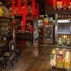 In Hoi An, the interiors of the Phung Hung House preserve decorated rooms, carved wood, and architectural details typical of 18th-century merchant houses.