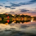 The night view of Hoan Kiem Lake enchants with the lights of the temples and the Turtle Tower reflecting on the water, creating a magical atmosphere.