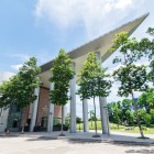 The entrance to the Vietnam Museum of Ethnology in Hanoi welcomes visitors with modern architecture and spaces dedicated to the country’s cultural diversity.