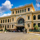 In Ho Chi Minh, the Central Post Office enchants visitors with its neoclassical façade, decorated interiors, and period atmosphere blending history and French colonial architecture.