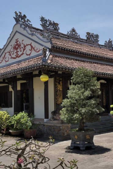 Chuc Thanh Pagoda, center of silk