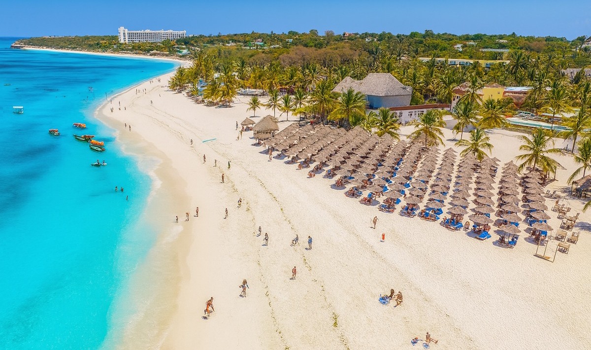 Kendwa Rocks Beach Hotel - The beautiful beach and the stunning sea in front of the resort, seen from the drone