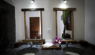 Raha Lodge