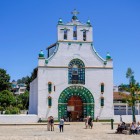 The Church of Saint John the Baptist in San Cristóbal no longer belongs to the local diocese: residents practice autonomous traditional rituals, preserving a deep spirituality rooted in their cultural identity.
