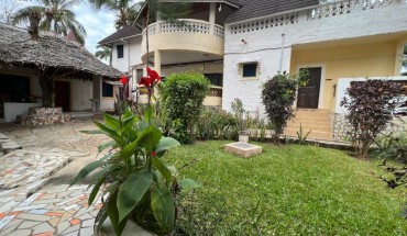 Beautiful and Charming 3-bed Room Villa in Diani